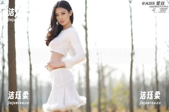 和爱丝一起，免费瑜伽课程，不下载你会后悔哦