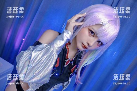 Azami Azami的短裙写真,原图里的风吹动了我的思绪…