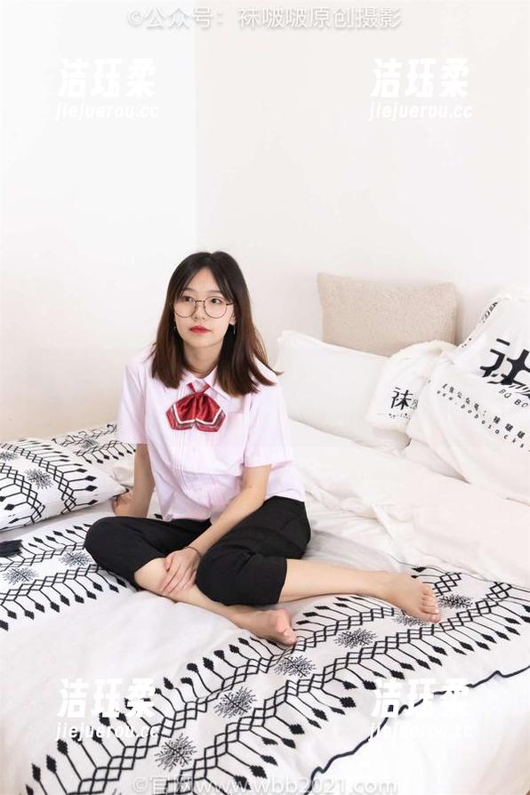BoBoSocks袜啵啵-小甜豆 BoBoSocks袜啵啵 - 仅仅是黑网袜?小甜豆的原图让我重新定义了性感。