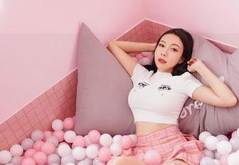 Feilin嗲囡囡 - 不要和施忆佳KITTY的高跟鞋较劲，咱们不怕高，只怕追不上，来翻翻这独特图册吧！