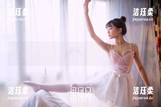 GIRLT果团网 - 在浴缸里摇曳的甜Abby：一场高清作品集的水纹游荡
