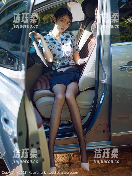 HuaYang花漾-妲己_Toxic HuaYang花漾 - 看人美旗袍?妲己_Toxic给你演示何为原图中的‘走心美’!