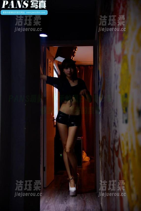 PANS摄影-禾禾 PANS摄影 - 禾禾的黑白写真分享,画出你我不少双关的意思