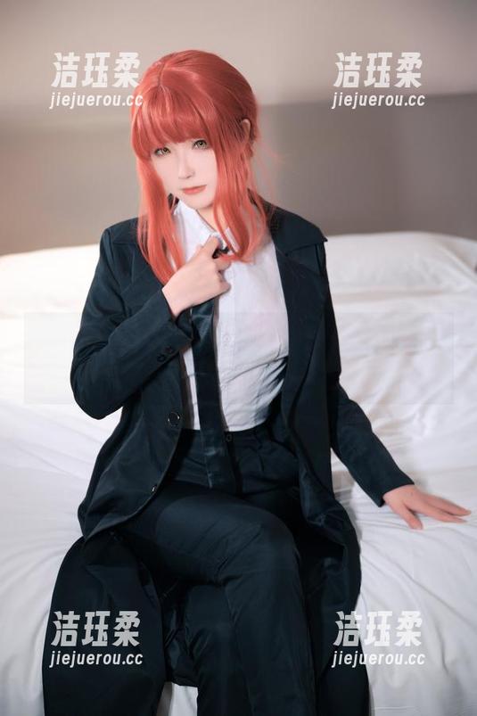 Quan冉有点饿 最新的水手服写真:Quan冉有点饿,又饿又美的吗?