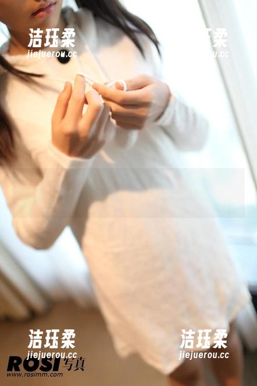 ROSI写真 ROSI校服重登舞台,最新图库是你意想不到的风景。