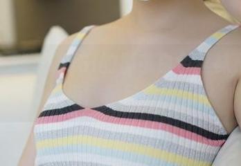 没错,就是ROSI的那条白色丝袜,原图毫无保留,目不转睛!