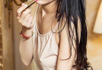 TouTiao头条女神 - 莫晓希与体操服的奇妙组合,观看这一切令人有种难以言喻的期待感。