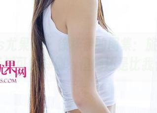 UGirls尤果网 - 徐梓伊的图集：旅途中的每一步都可能摔倒，但她还是比我优雅。