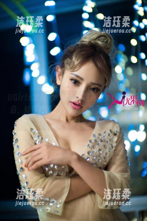 UGirls尤果网-绮里嘉 UGirls尤果网 - 她是绮里嘉,女仆模式开启,好像把屋子都打扫干净了,却还是沉浸在美图中。