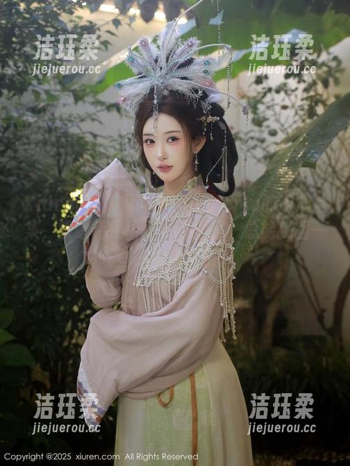 Xiuren秀人网 - 伊小七MoMo的甜心全集，没啥特别…可从原图里，总能找回一些尖锐的萌点。