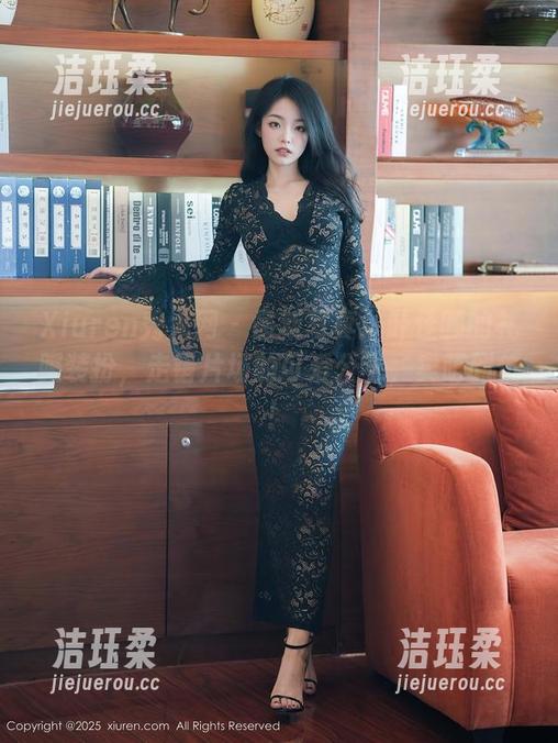 Xiuren秀人网-叶佳颐 Xiuren秀人网 - 最新写真:叶佳颐的礼服装扮,走错片场的可爱公主,卖萌到位!