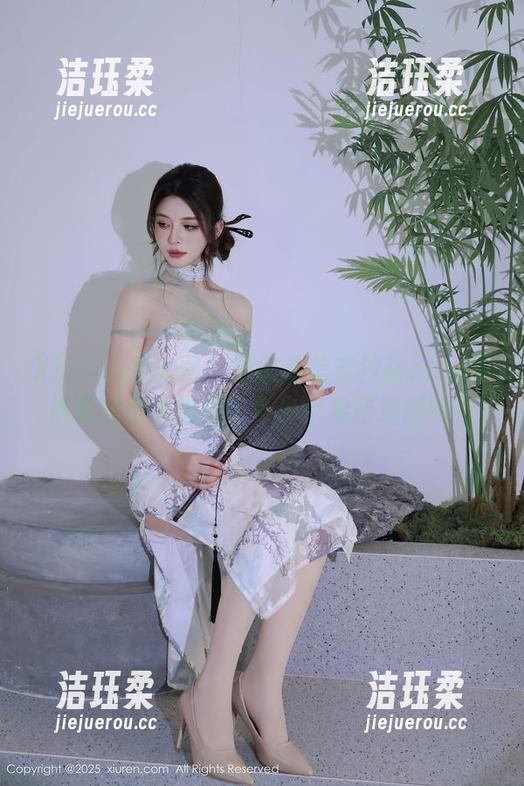Xiuren秀人网-奈汐酱nice Xiuren秀人网 - 你敢相信奈汐酱nice短裤套图合集里藏了多少个穿搭灵感吗?