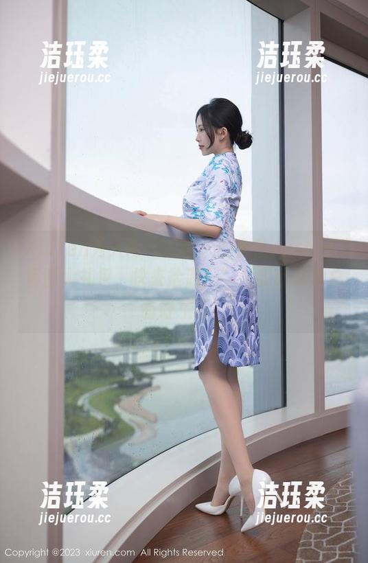 Xiuren秀人网-安然anran Xiuren秀人网 - “夏天的安然anran:资源大礼包,快来捡漏!”(我就说她总有好东西)