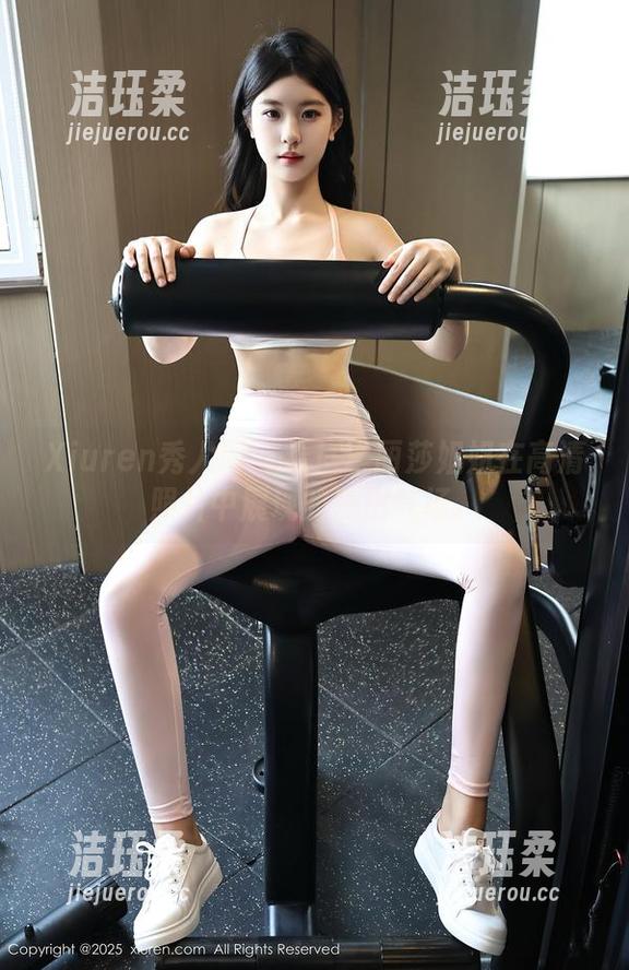 Xiuren秀人网 - 看！李丽莎姐姐在高清照片中展现的凌厉气场。
