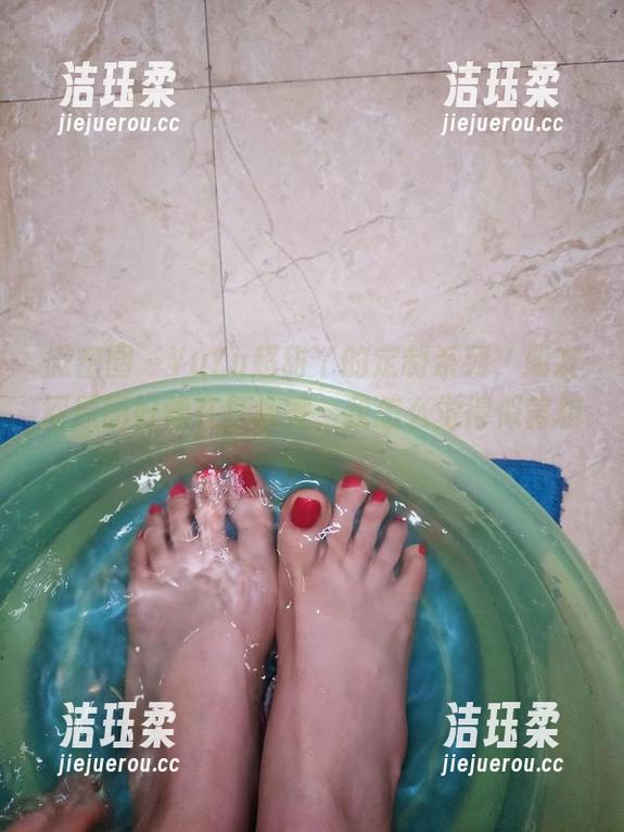 YuYu超甜丫 微密圈 - YuYu超甜丫的定制系列,朋友圈原图好像在打标签,我怎么觉得似曾相识?