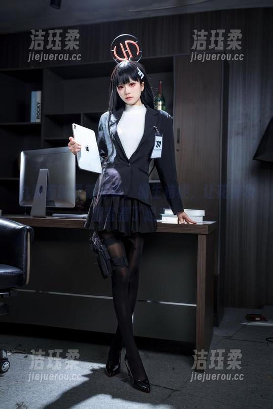九柒喵 九柒喵的最新写真:桐生桔梗,让花和妆都害羞了起来~