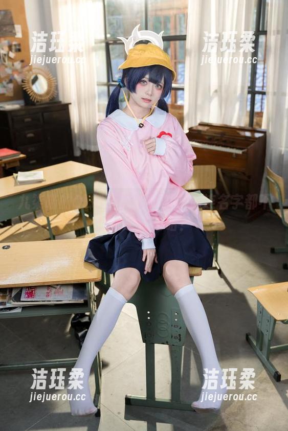 九柒喵 九柒喵的OL制服写真:好像你连名字都不想叫了,哈哈!