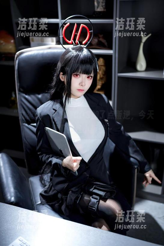 九柒喵 “九柒喵”给粉色COS加了点叛逆,今天我们都是小叛徒~