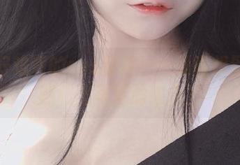 佳佳好难啊的cos新作——是谁想到了小熊和比基尼的组合?