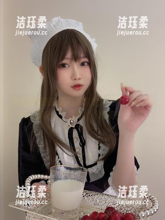 依依超级懒的岩石情缘定制大片，每一块石头都在说：“我才不缺镜头哦！”