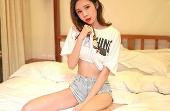 嗲囡囡 - 芷儿Momoko,护士装下的她,私拍原图里闪烁的快乐感。