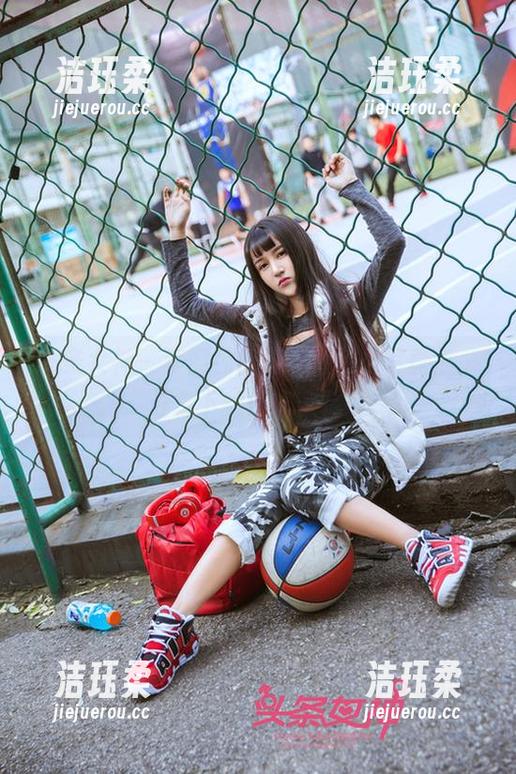 头条女神-李丽莎 头条女神 - 李丽莎的秘书角色,写真集,让你下载重新审视。