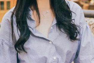 头条女神 - 这皮衣定制的意义是什么？阿依努尔瓦娅给了我们答案，越野车都得甘拜下风！