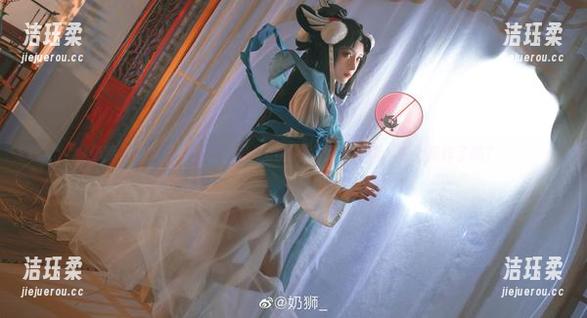 奶狮不咬人 奶狮不咬人最新出击,美足cos不会给你留情,要上轰炸了吗?