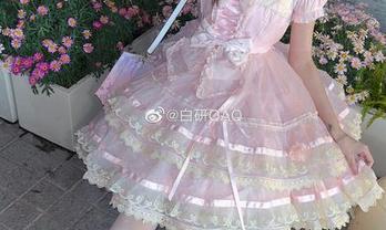 妖君白研的“明日方舟斯卡蒂”——每一张原图都藏着流露的小情感，慢慢去品吧。