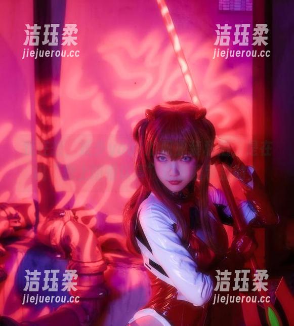 妖少you1 我在想,妖少you1的职业装私拍,是在说“我上班很认真”还是暗示别的?