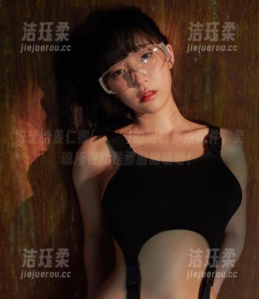 好想给姜仁卿(강인경)的眼镜多点配件，灵魂所在就是那副眼镜呀！
