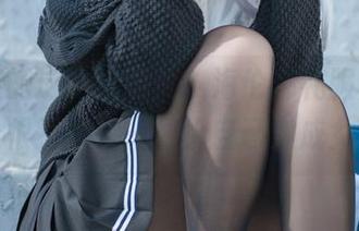 宫本樱的这一组照片,海伦娜礼服真的加分,恨不得买一件给自己穿成女神!