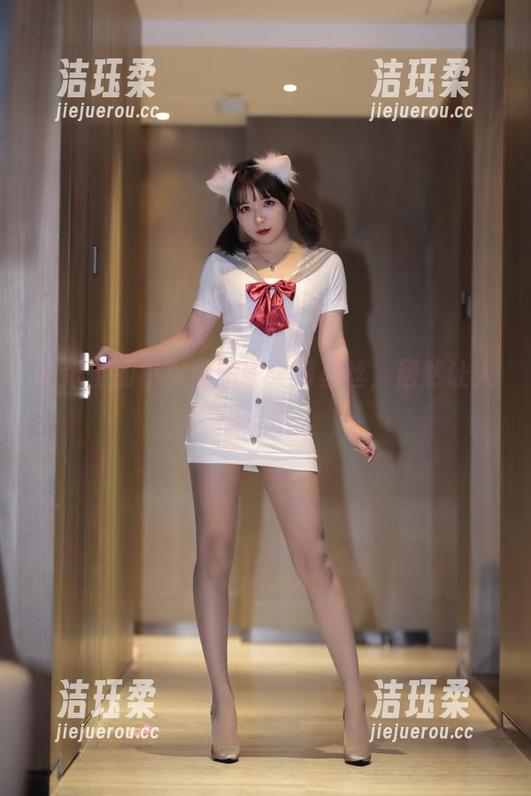 小女巫露娜 壁纸上的小女巫露娜:裤里丝,居然让人想多了...