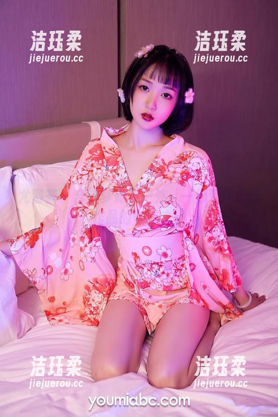 尤蜜荟-合法萝莉 尤蜜荟 - 合法萝莉在户外:一份专属定制作品的奇幻之旅