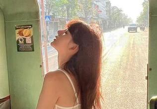 微密圈 - 说真的，就是阿朱啊真会挑全套连体白丝，这个图包真想一口气全拿下！