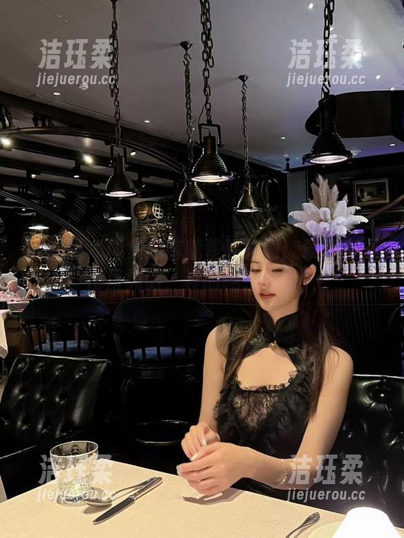 微密圈 - 图集追踪就是阿朱啊：章鱼在深海里晃游，真的吗？没错！