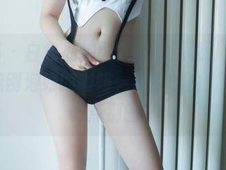 推女郎 - 白色私拍图集：吻熙说，这种素雅就像刚泡好的咖啡，我能明白，但我想喝点别的。