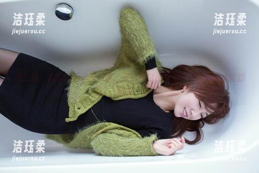 推女郎-陆瓷 推女郎 - 陆瓷的万圣节写真:在暗夜中闪烁的一点鬼魅与幽暗的风格。