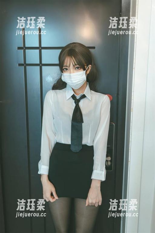 杏仁曲奇的女仆：看她如何在高清照片中创造约定的时间，真是心累！
