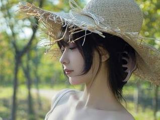 浅安安私拍这组美图，让我决定了！下次也要试试制服