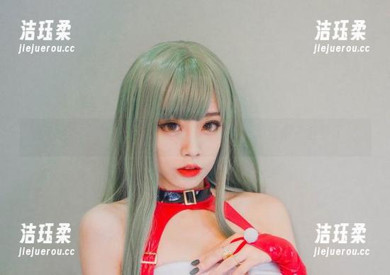 清颜颜子 清颜颜子的原图奇葩:圣诞,果然被一顶红帽子盖晕了!