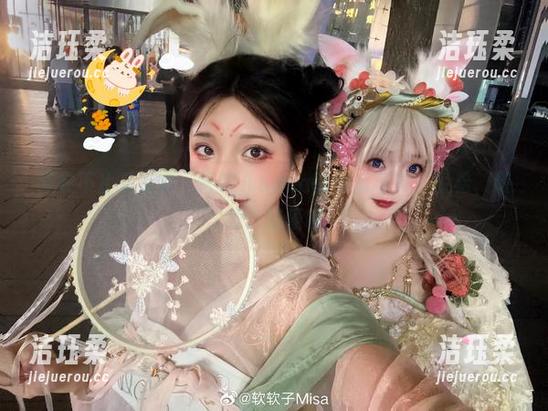 毛衣不止是毛衣，特软儿Sona的特质写真：轻松、随意、随便聊
