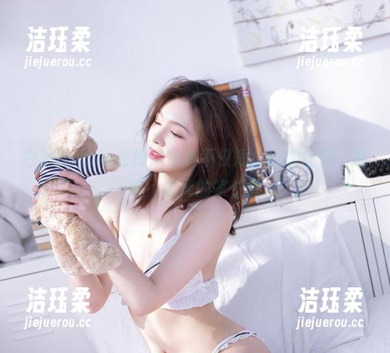 白露Bululu 白露Bululu在线:短裤不仅短,还能让你‘凝视’老师的家长会