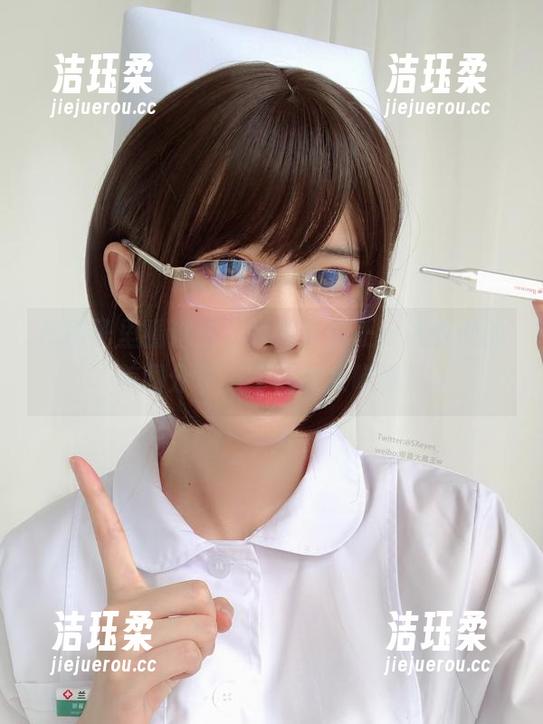 从镜子里看过去，眼酱大魔王w试衣间的美图分享，不信就来瞧瞧！