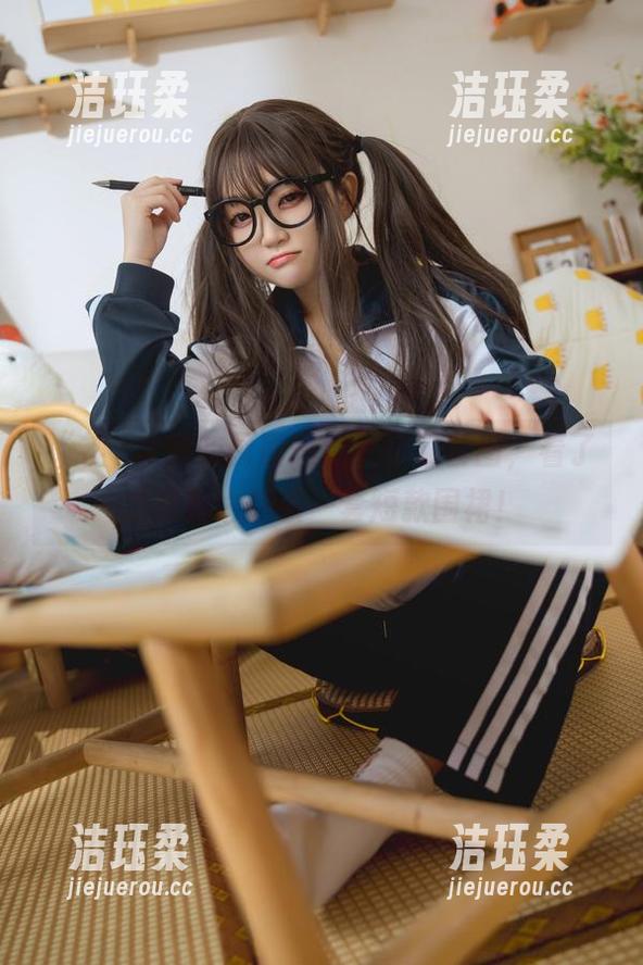 “神沢永莉的厨房短款女仆”套图，看了之后我也想买一套短款围裙！