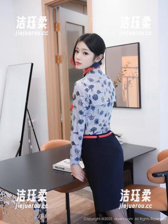 秀人网-Dreamy小乔 秀人网 - Dreamy小乔的校服写真:谁说课堂上只能专心?这才是我的专属‘课外活动’!
