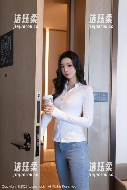 秀人网 - z杯悠悠的连衣裙图包：小裙子太好看，我差点就成了‘裙痴’！