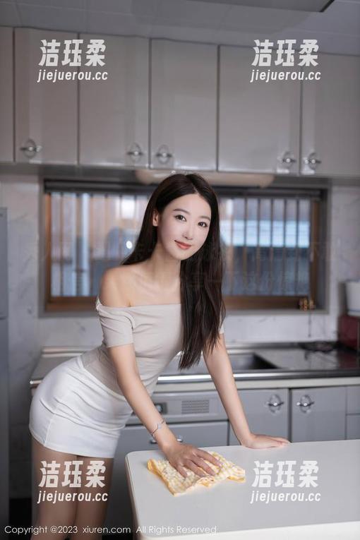 秀人网 - 遇见卡卡酱的泳衣，高清到不敢相信，果然值得分享一下这份惊艳