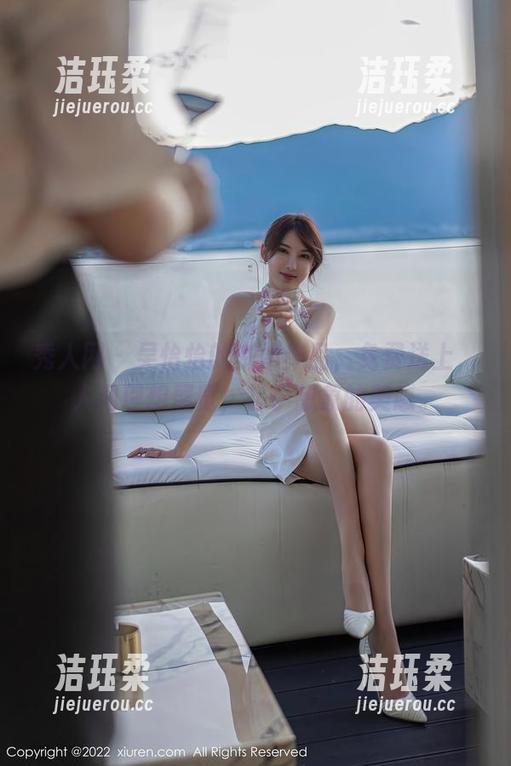 秀人网-吴怡怡 秀人网 - 吴怡怡的御姐作品,免费送上,人间理想展览,超乎想象的美感。