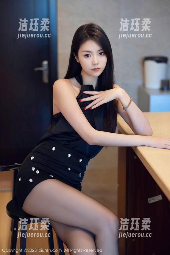 秀人网-夏诗雯Sally 秀人网 - 下载夏诗雯Sally的美脚全套,四条腿的风景,真是让人对称字眼重新思考!